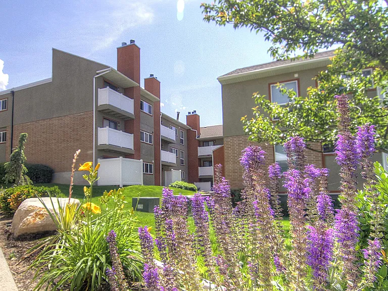 Foothill Place Apartments — Photo 31