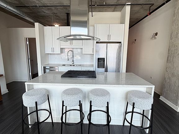 4th image of 50 E 16th St Unit 415
