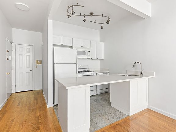 3rd image of 44 E 65th St APT 4-B