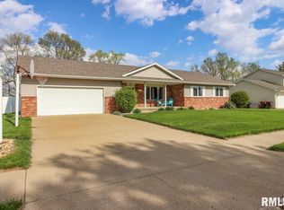 406 S Breckenridge Dr, Dunlap, IL 61525