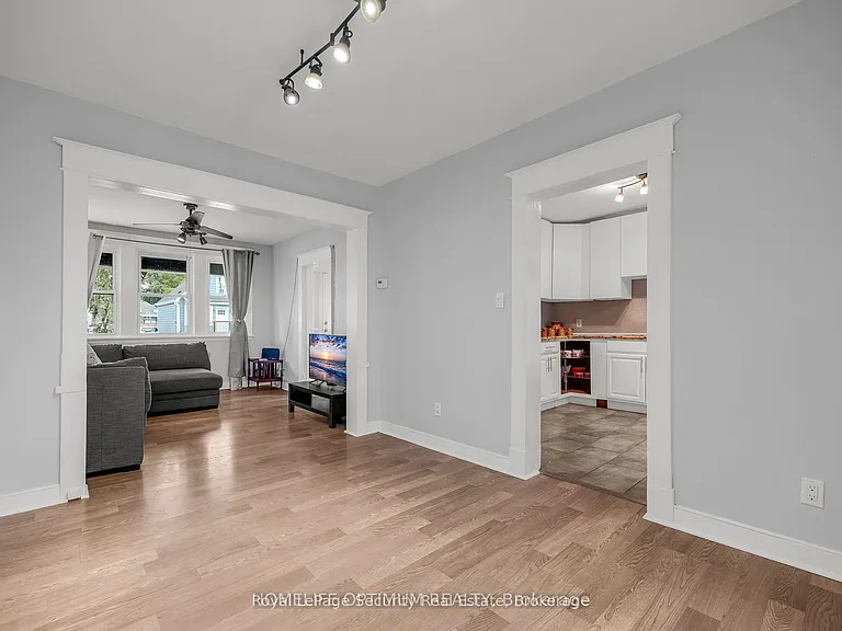 35 Bayfield Ave — Photo 7