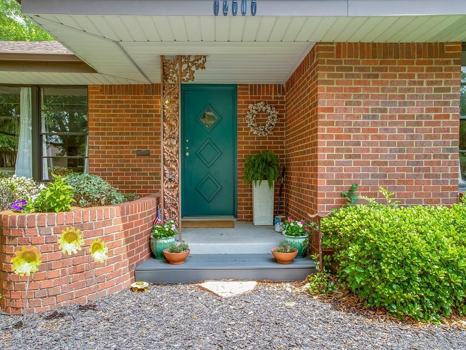 1st image of 2717 Southwood Dr