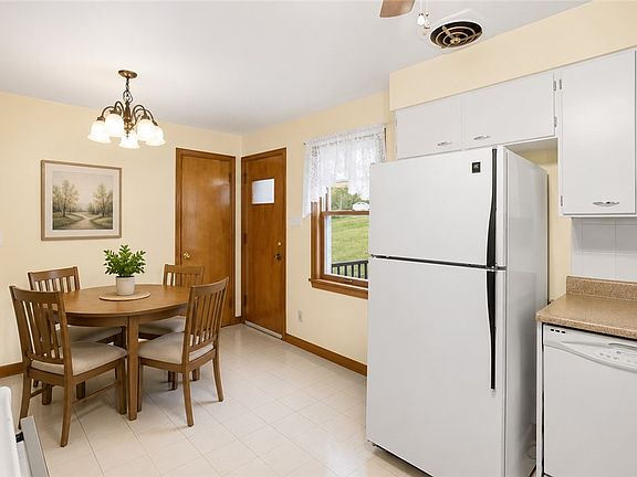 5th image of 71 Cort St