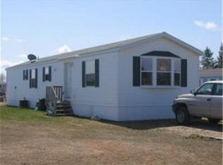 16 Countryside Ct, Warroad, MN 56763