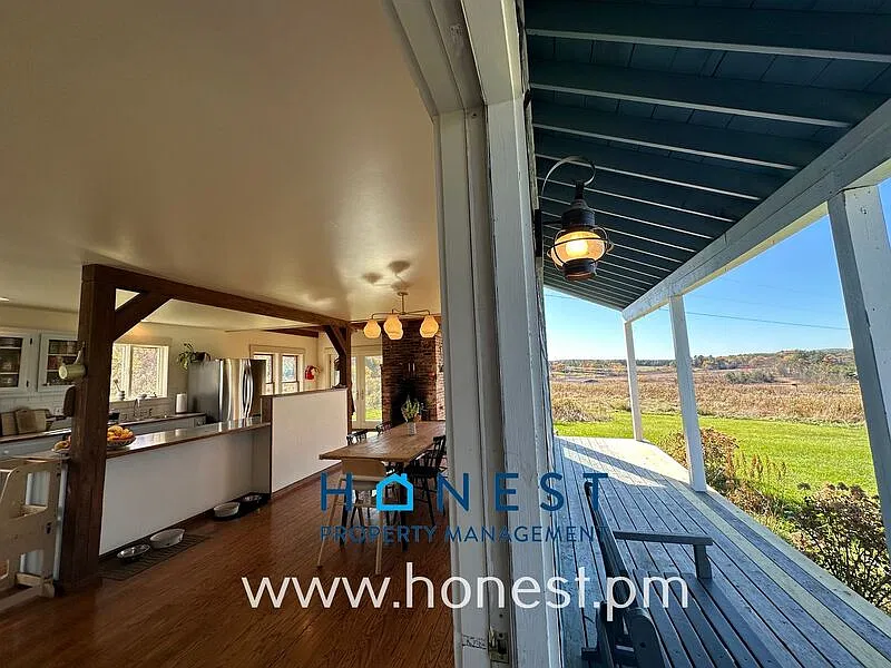 4 bed, 2.0 bath, 2131 sqft, $2,600 — Photo 4