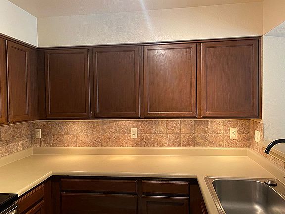 Under cabinet lighting 