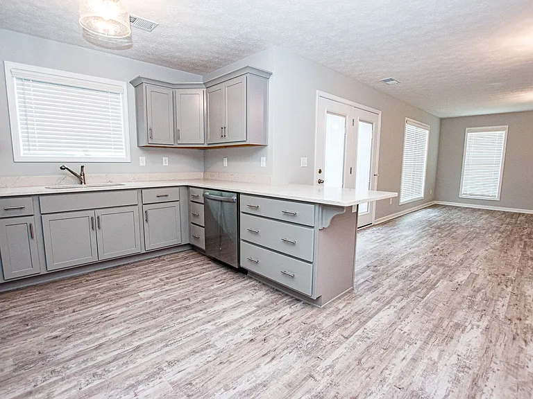 500 Eagle Pointe Dr — Photo 14