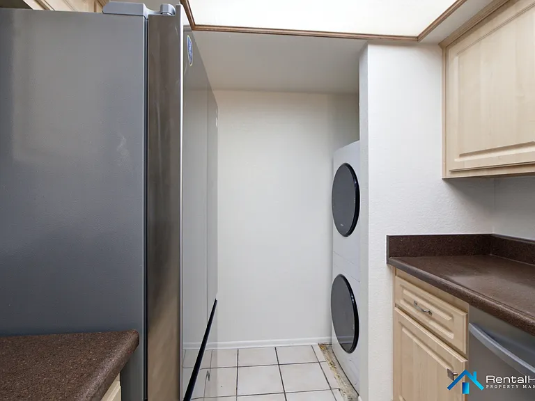 424 Oak St #330 — Photo 4