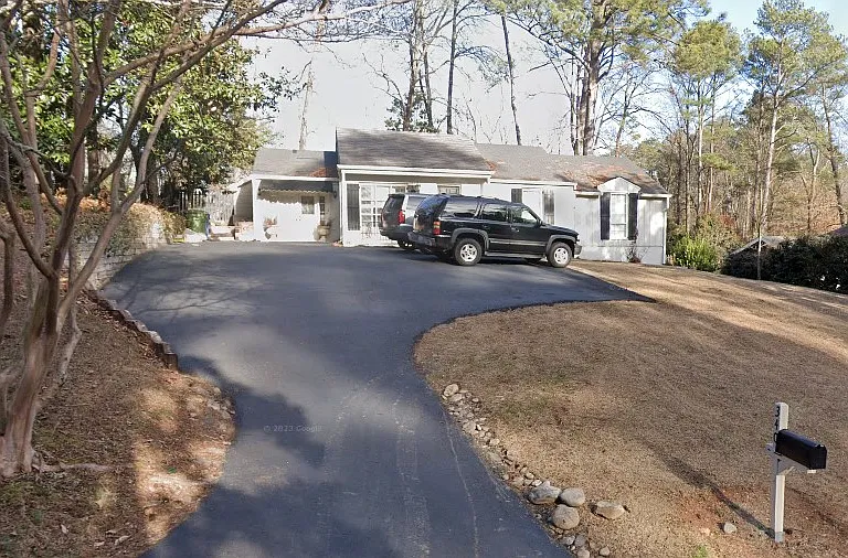 340 Allison Dr NE — Photo 2