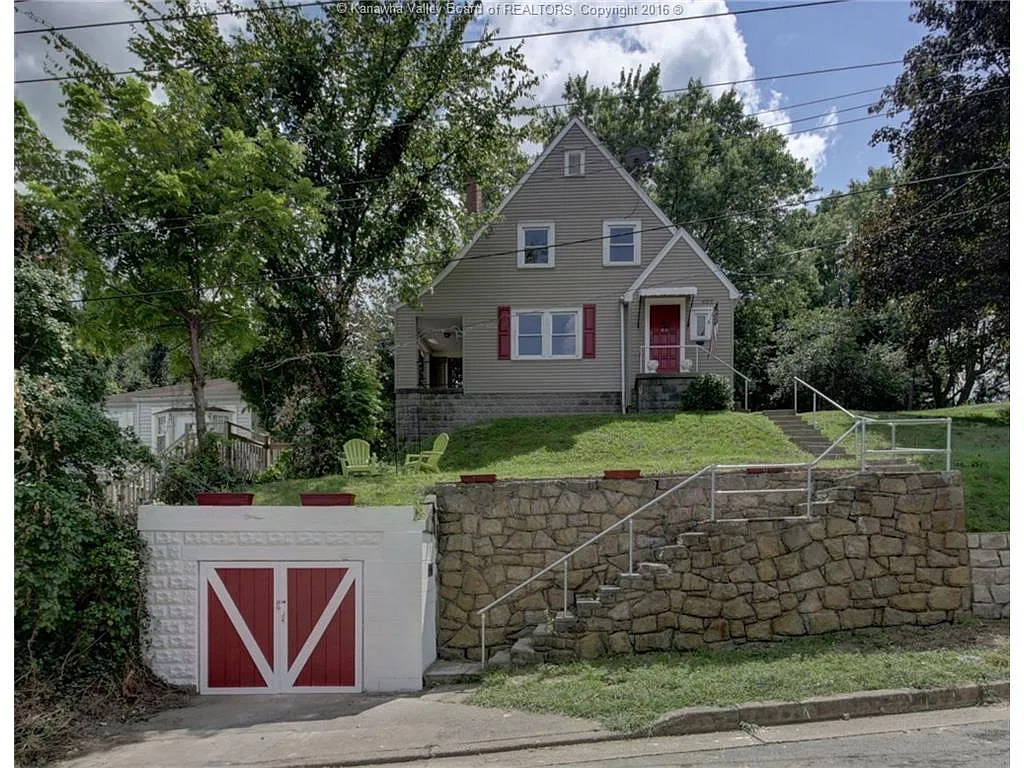 422 Elm St photo 1