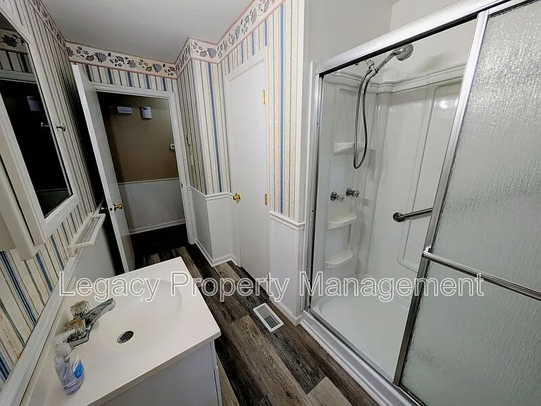 2202 Maywood St — Photo 11