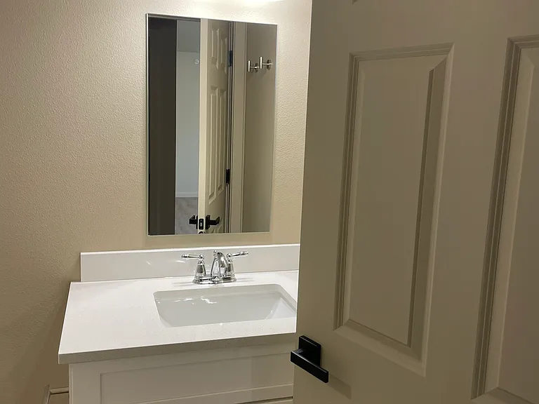 906 Ross St — Photo 12