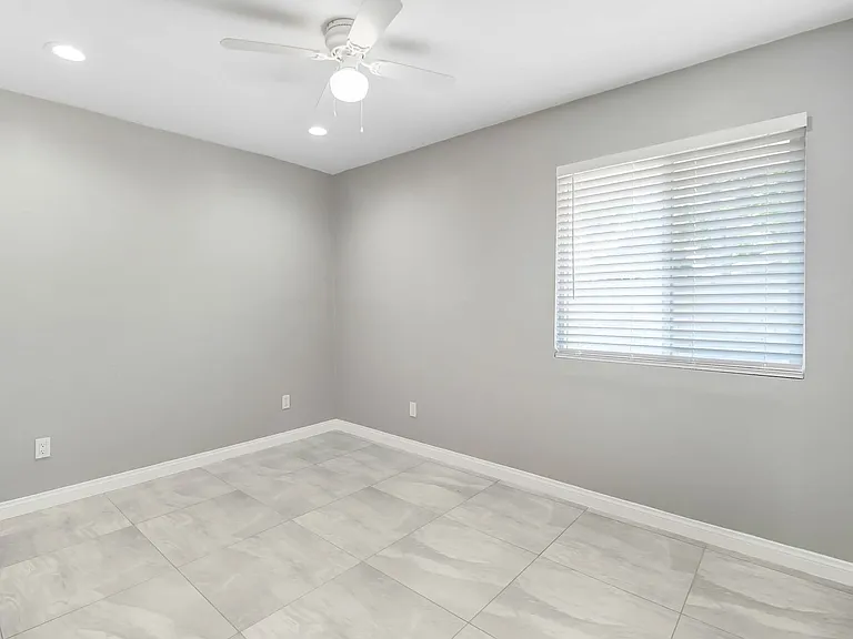 4848 Doane Ave — Photo 9