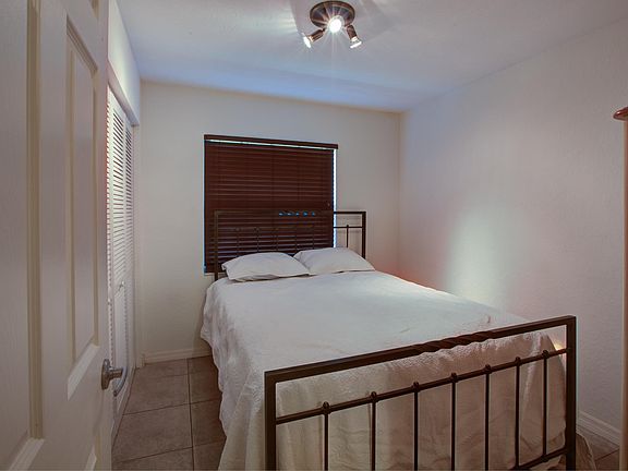 4th image of 9511 Lake Park Dr