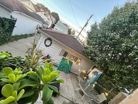 3rd image of 4124 W Barry Ave