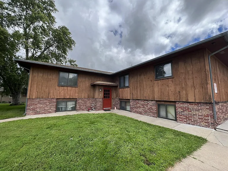 340 S Birchwood Dr #D — Photo 1