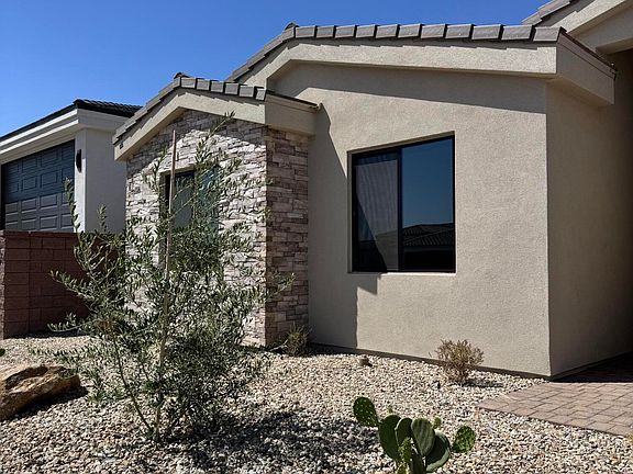 2nd image of 1611 E Sandra Dr
