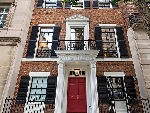 2nd image of 15 E 90th St