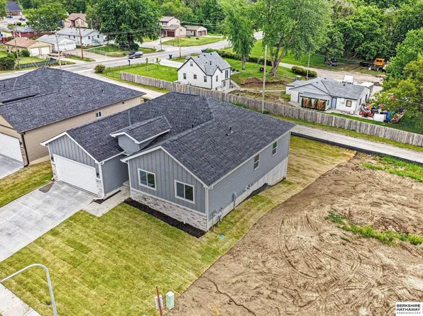 7611 33rd Ave, Bellevue, NE 68147