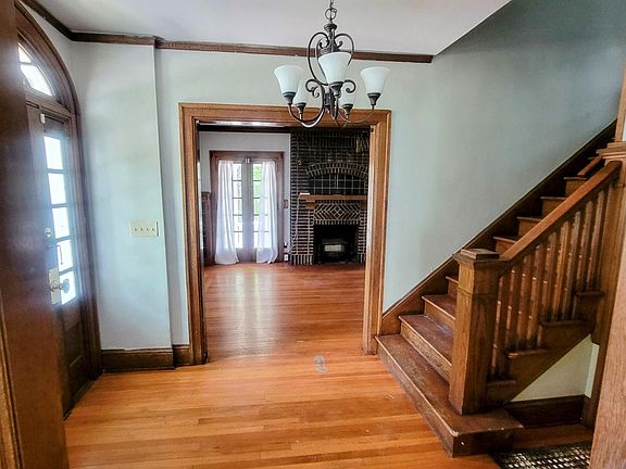 5th image of 1001 Manhattan Ave