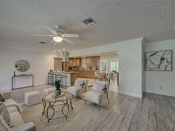 4th image of 2216 NW 6th Avenue