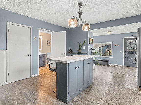 4th image of 653 19th Ave NE