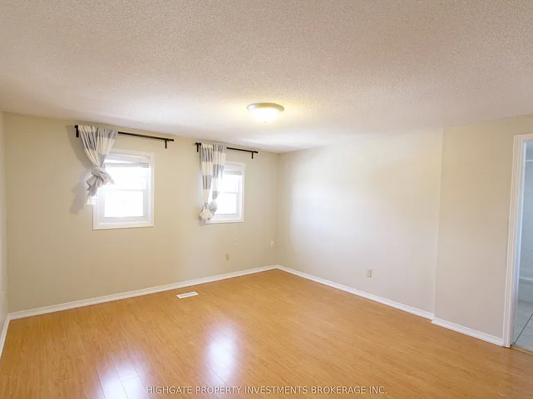 80 Hadden Cres — Photo 13