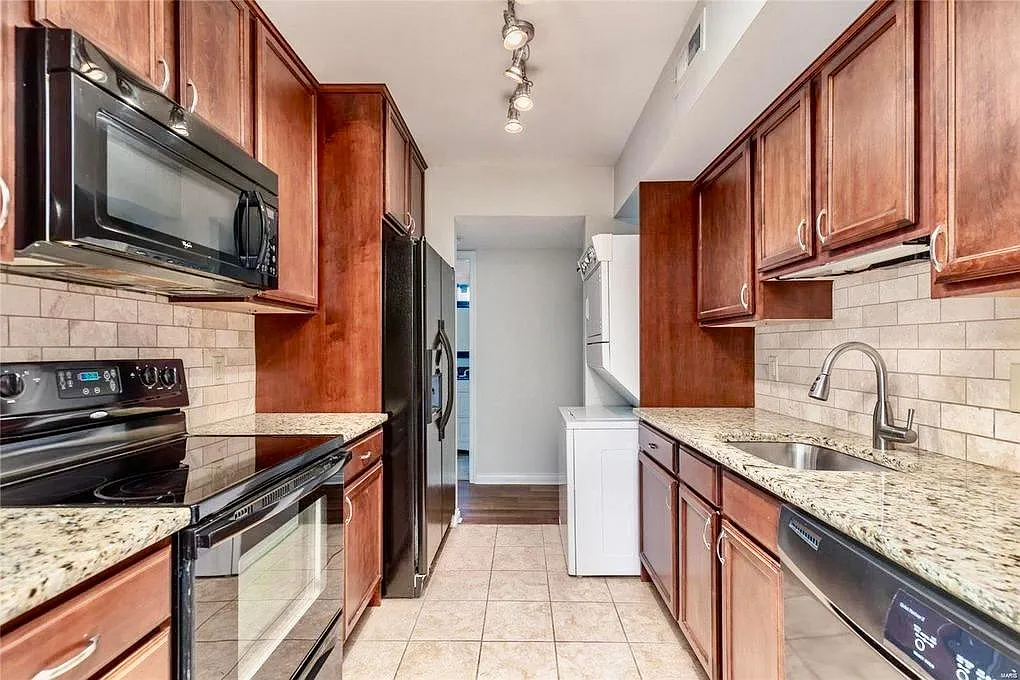 9178 N Swan Cir — Photo 1