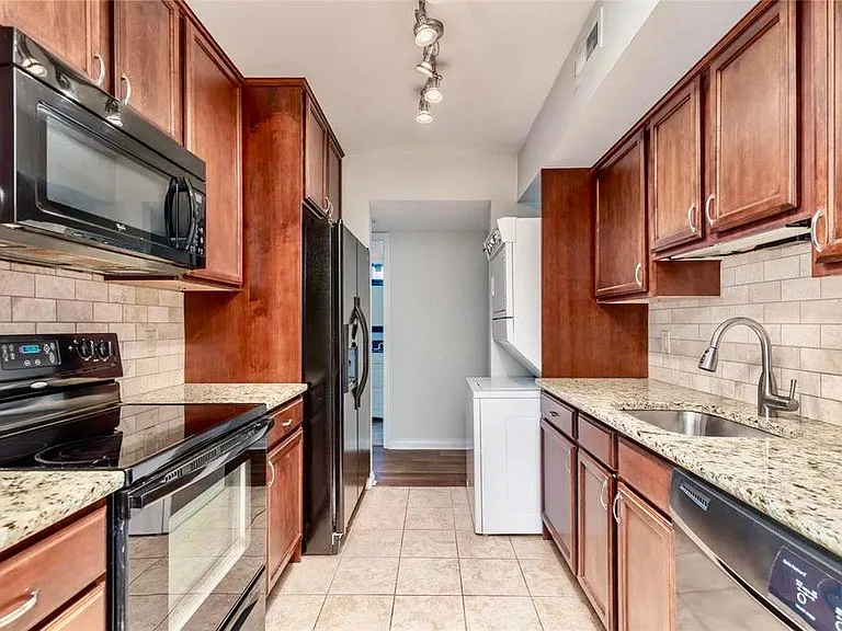 9178 N Swan Cir — Photo 1