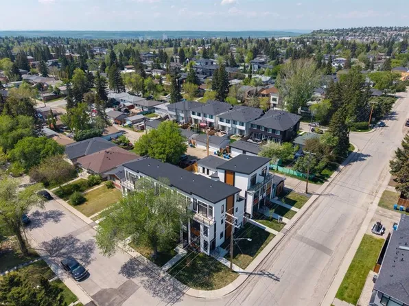 4303 E 30th Ave SW, Calgary, AB T3E 0T4