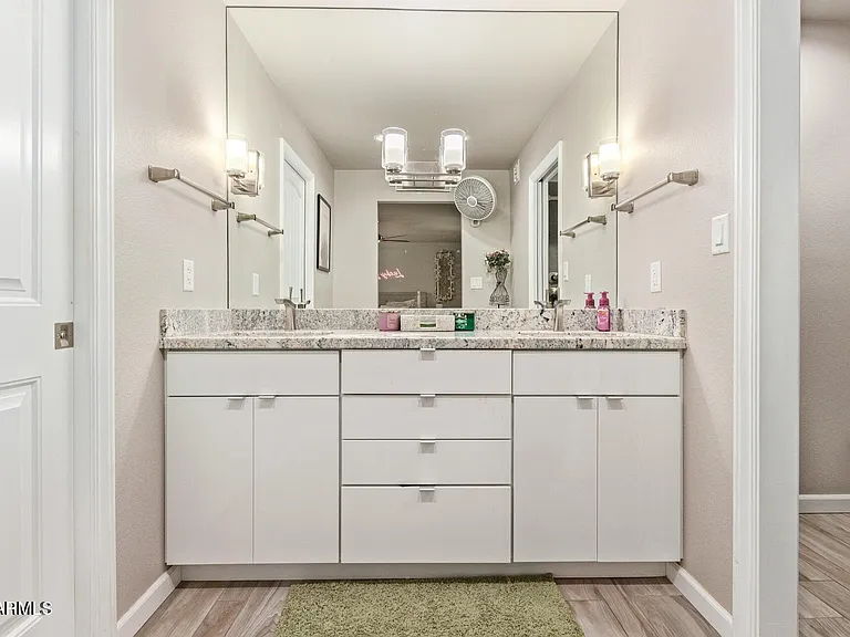 5913 E Thomas Rd — Photo 16