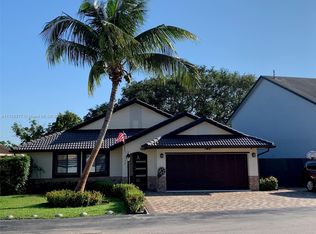 7770 NW 189th St, Hialeah, FL 33015