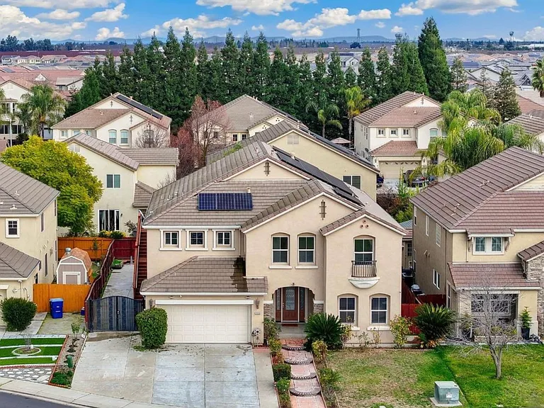 2090 Wisteria Pl — Photo 2