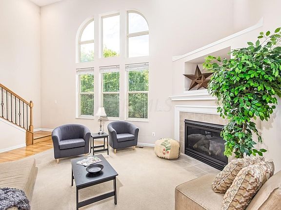 Great Room 2_8139 Shady Maple