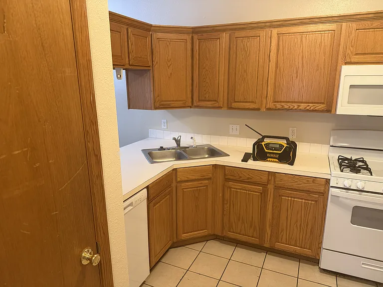 2424 N Keller Dr — Photo 16