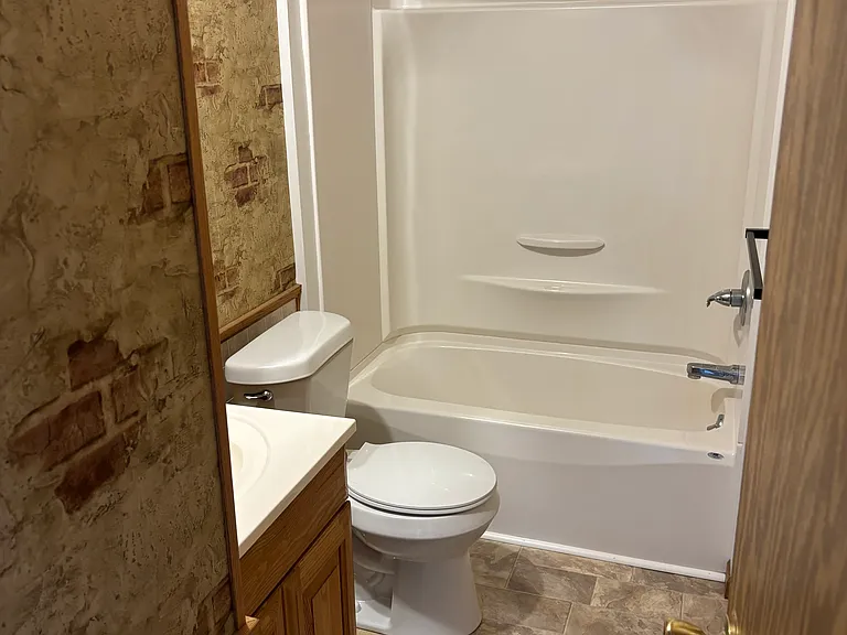 140 W 4th St #4 — Photo 9