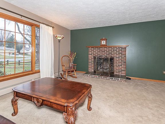 4th image of 223 Square Dr