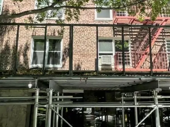 142-05 Roosevelt Avenue image 1 of 10