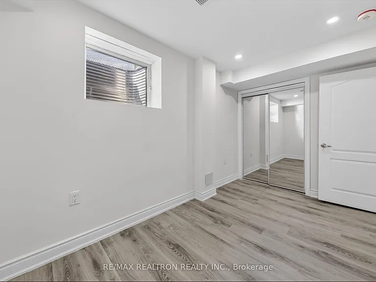 20 Ivy Green Cres — Photo 13