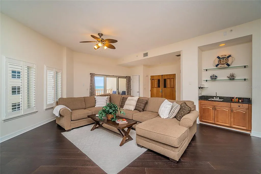 3 bed, 3.5 bath, 2402 sqft, $7,500 — Photo 4