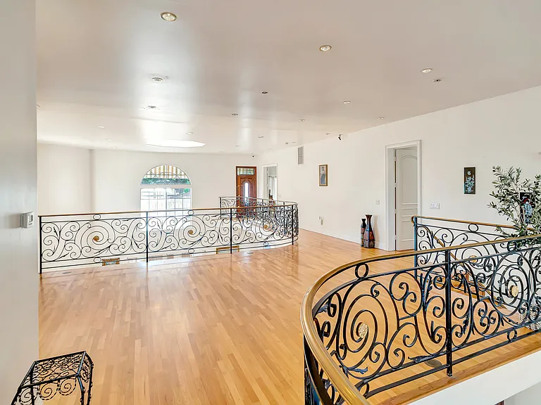 7735 Wilbur Ave — Photo 66