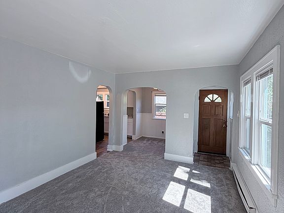 5th image of 755 Norway St NE