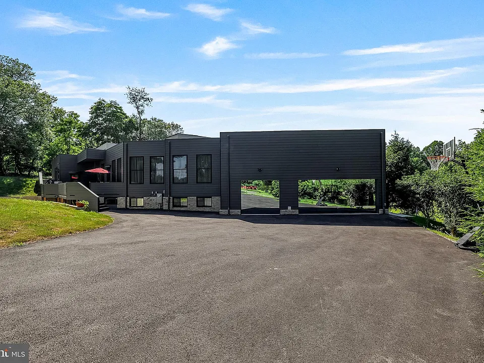 6325 Johensu Dr