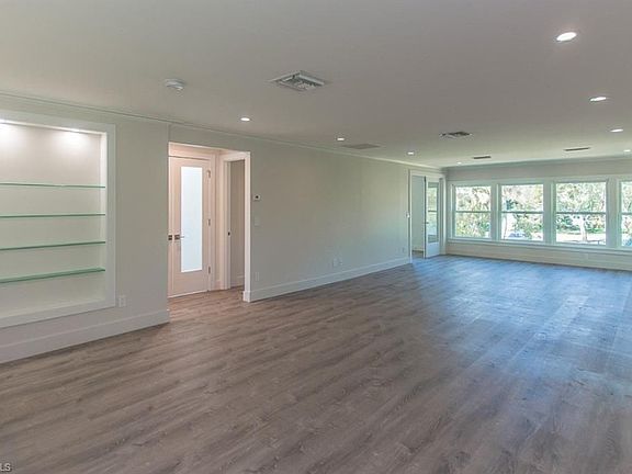 4th image of 1219 Solana Rd APT 18