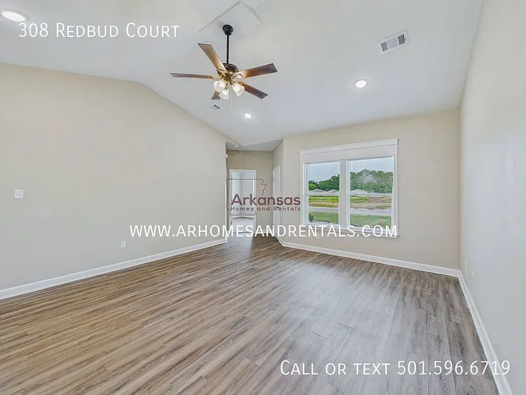 308 Redbud Ct — Photo 2