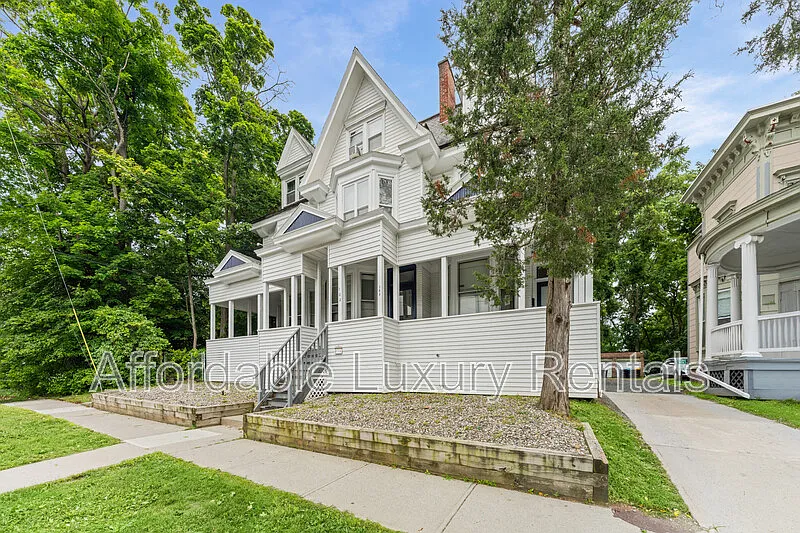 102 S Lake Ave #10