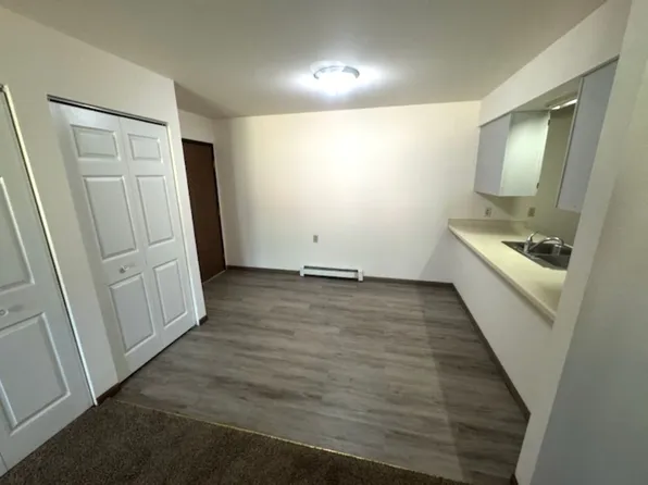 Camp Douglas Apts