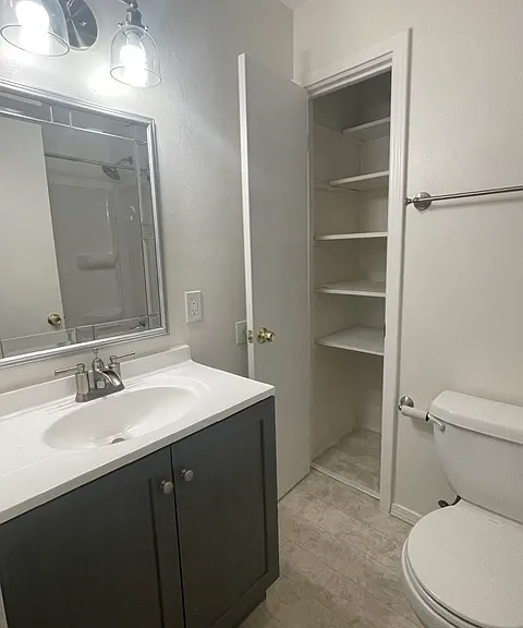 Full hall bath