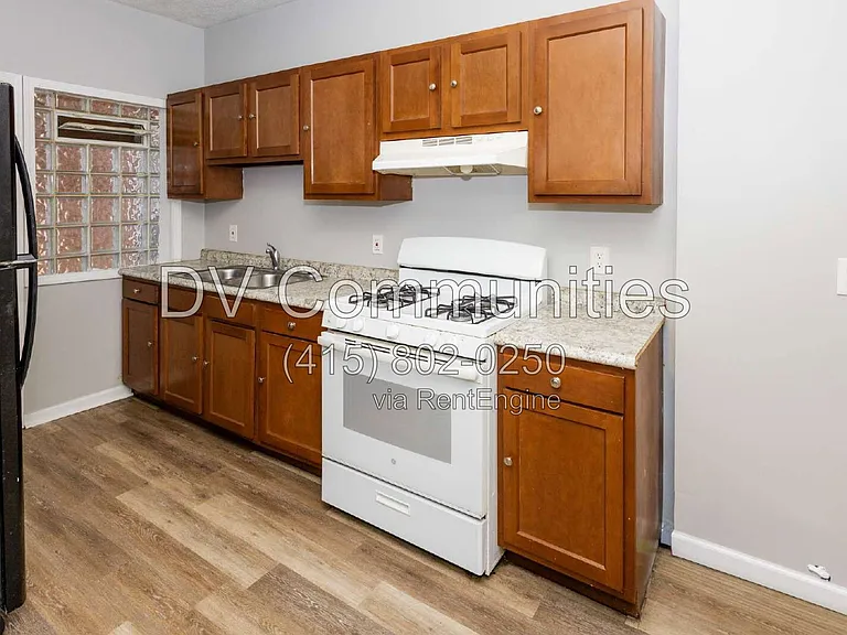 10917 Bernard Ave #4 — Photo 4