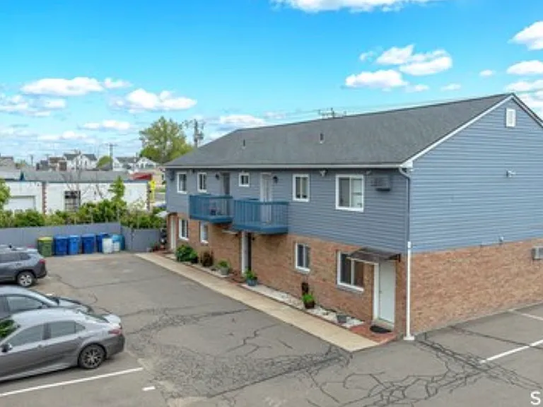 675 Highland Ave — Photo 2